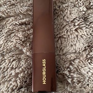 Hourglass stick foundation